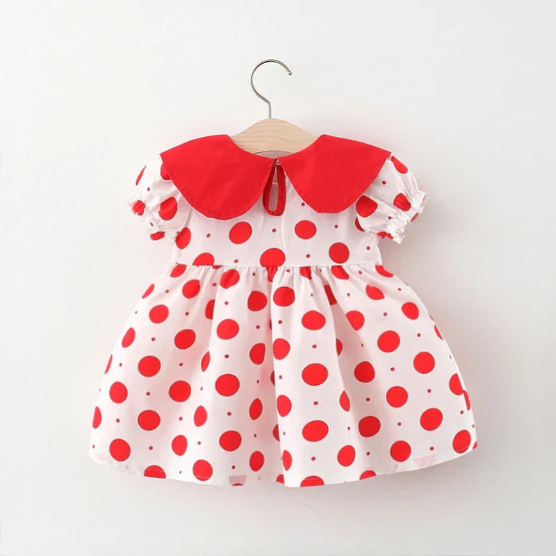 Mini Diva Retrô Moderno 👑 Com Vestido de Bolinhas Clássicas e Caimento Perfeito Que Transforma Qualquer Momento em Pura Magia e Diversão! 🎀🧚‍♀️