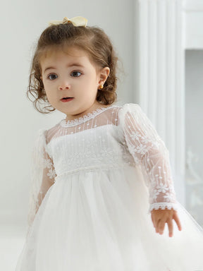 Lookinho Encanto Celestial ☁️ Vestido de Gala com Detalhes Delicados e Saia Volumosa Para a Sua Mini Diva Ser a Estrela Mais Linda em Batizados e Cerimônias Especiais! 💫🌸