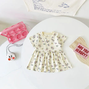 Essencial Verãozinho ☀️ Vestido Babadinho Delicado e Manga Curta Que Traz Conforto e Estilo Para Sua Pequena Brilhar em Qualquer Lugar! ✨💖