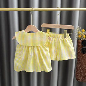 Charme Campestre 🌾 em Nosso Conjuntinho Xadrez 🧺 com Detalhes Gola Peter Pan e Apliques ✨