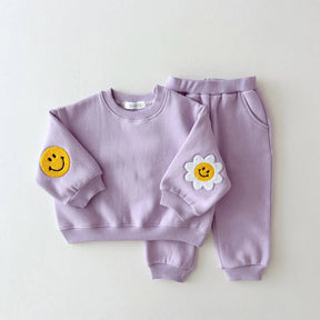 💖 Conjunto Estilo Comfy Moletom Sarinha 🌸 Tendência que Une Conforto e Charme para Todas as Mini-Fashionistas! ✨