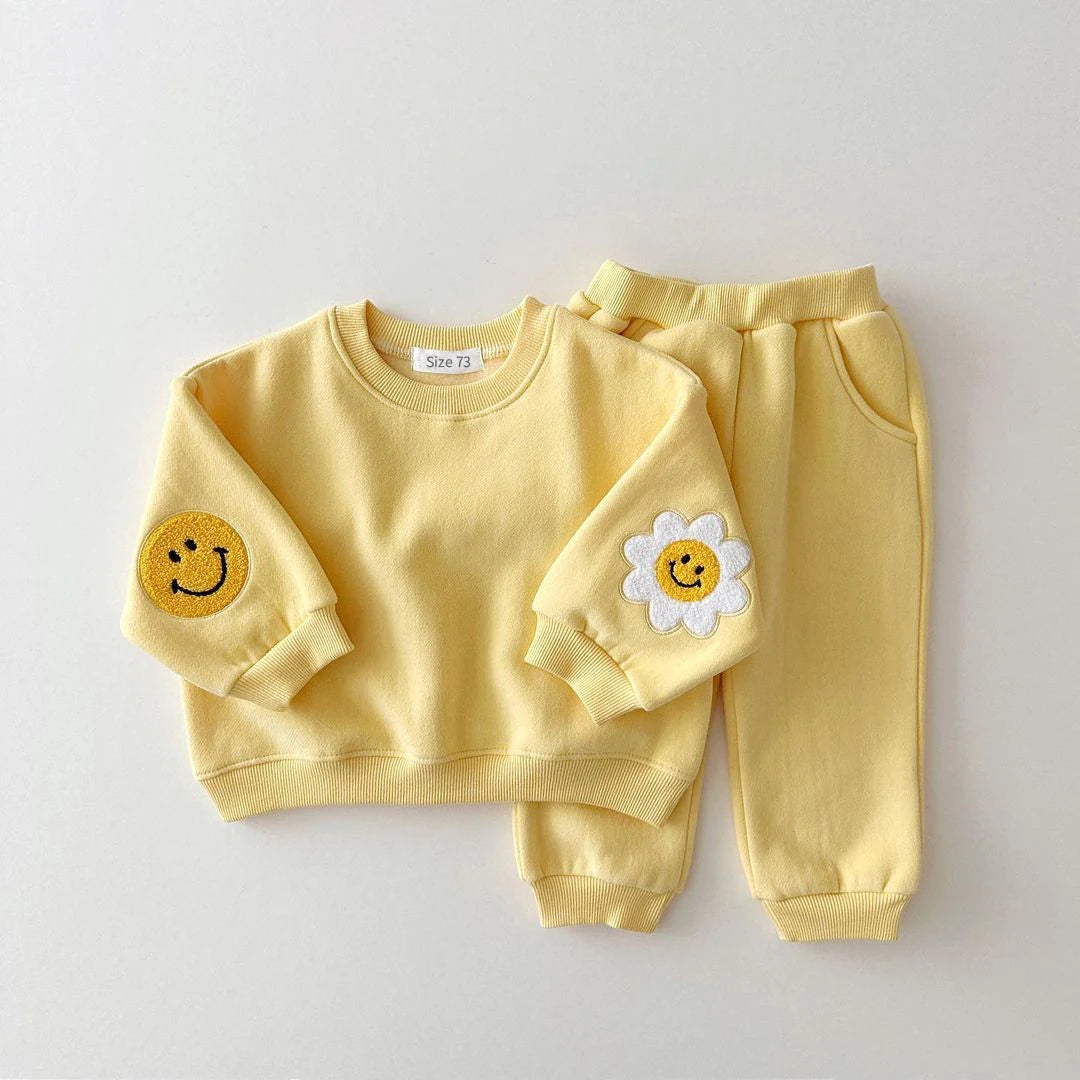 💖 Conjunto Estilo Comfy Moletom Sarinha 🌸 Tendência que Une Conforto e Charme para Todas as Mini-Fashionistas! ✨