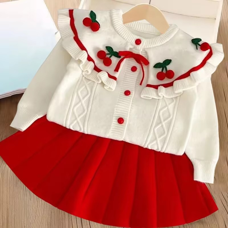 Conjunto Eloísa Sweet Chérie 🍓🍒 – Look Atemporal 🌟 com Aplicações de Cerejas ❤️ & Saia Plissada 👗✨
