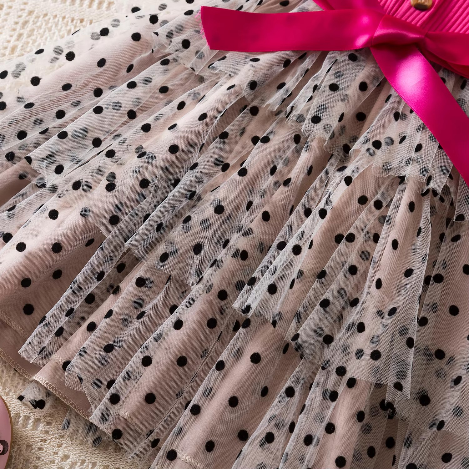 Vestido Emily Comfy-Luxo ☁️👑 – Charme Atemporal ✨🕰️, Tule Mágico de Poá 🧚‍♀️ e Detalhes Retrô 📸