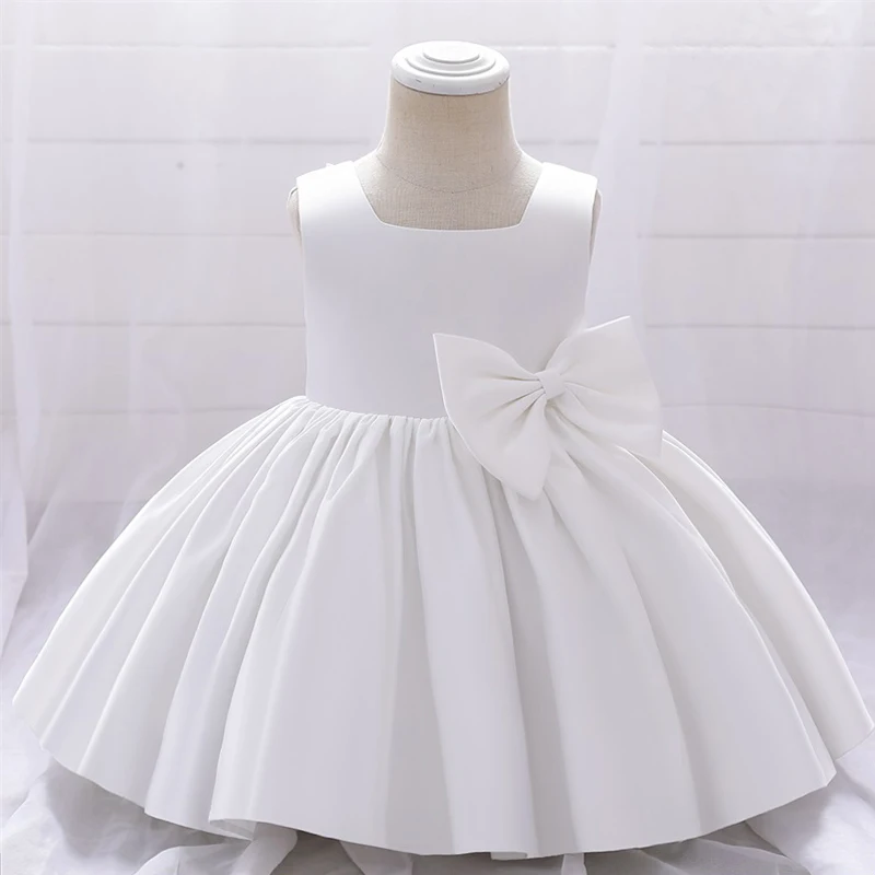 Lookinho Glamour Puro 🌟 Vestido Com Laço Magnífico 🎀 nas Costas e Caimento Impecável - Para os Momentos Mais Especiais e Memoráveis da Sua Filha! 👑🕊️