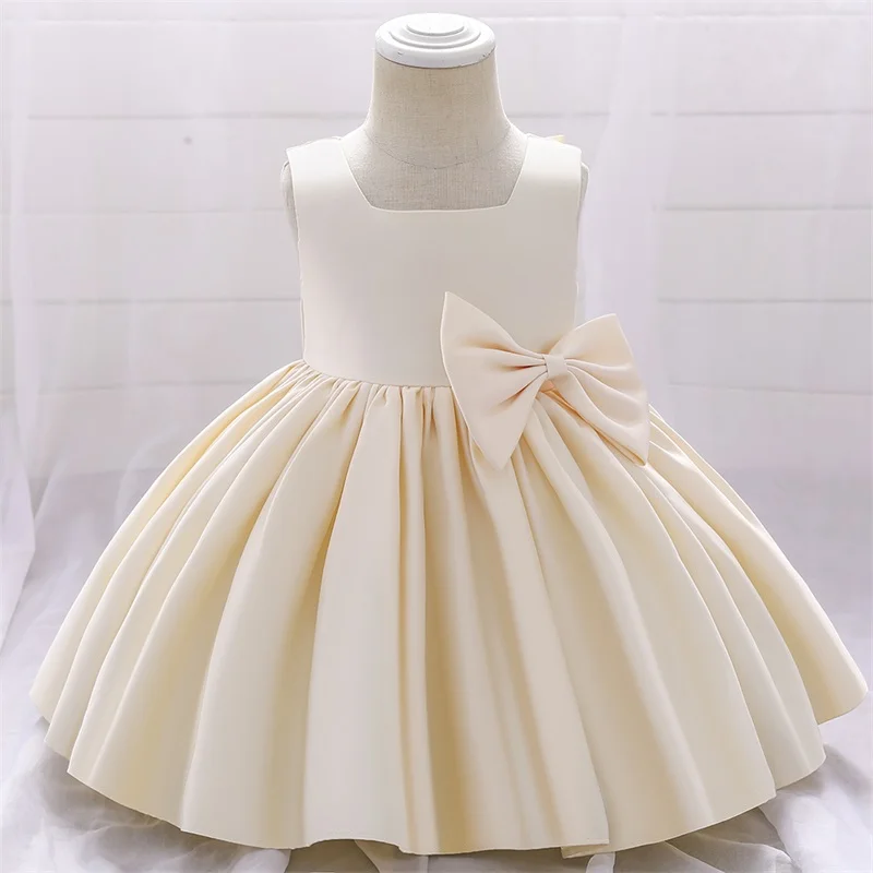 Lookinho Glamour Puro 🌟 Vestido Com Laço Magnífico 🎀 nas Costas e Caimento Impecável - Para os Momentos Mais Especiais e Memoráveis da Sua Filha! 👑🕊️