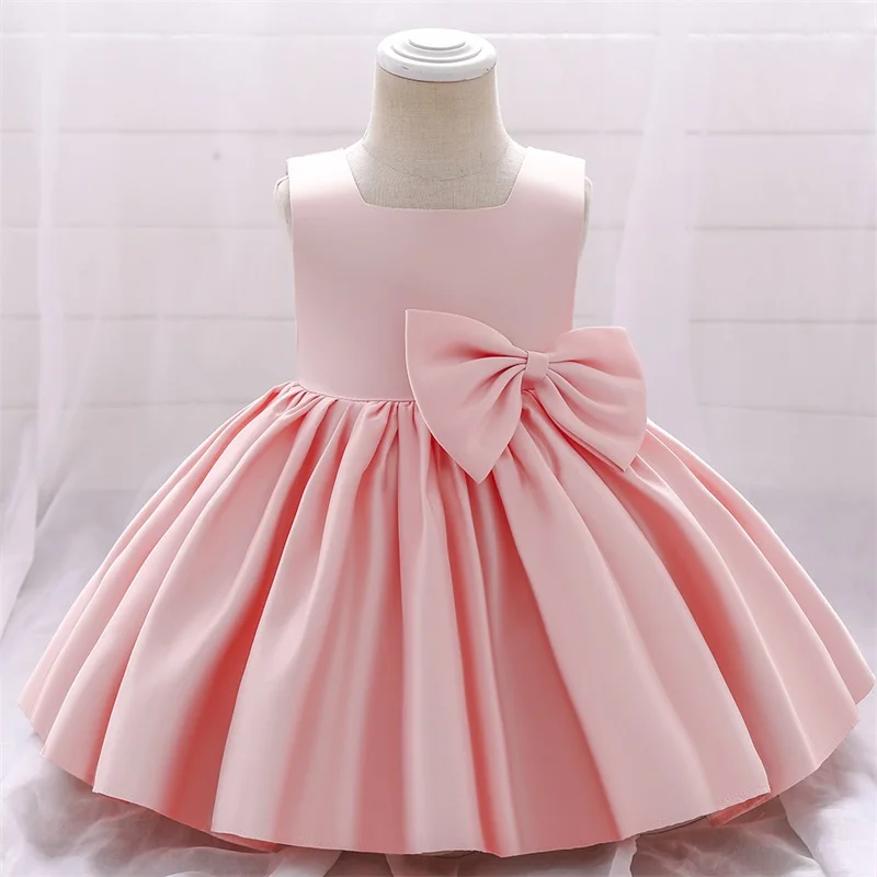Lookinho Glamour Puro 🌟 Vestido Com Laço Magnífico 🎀 nas Costas e Caimento Impecável - Para os Momentos Mais Especiais e Memoráveis da Sua Filha! 👑🕊️