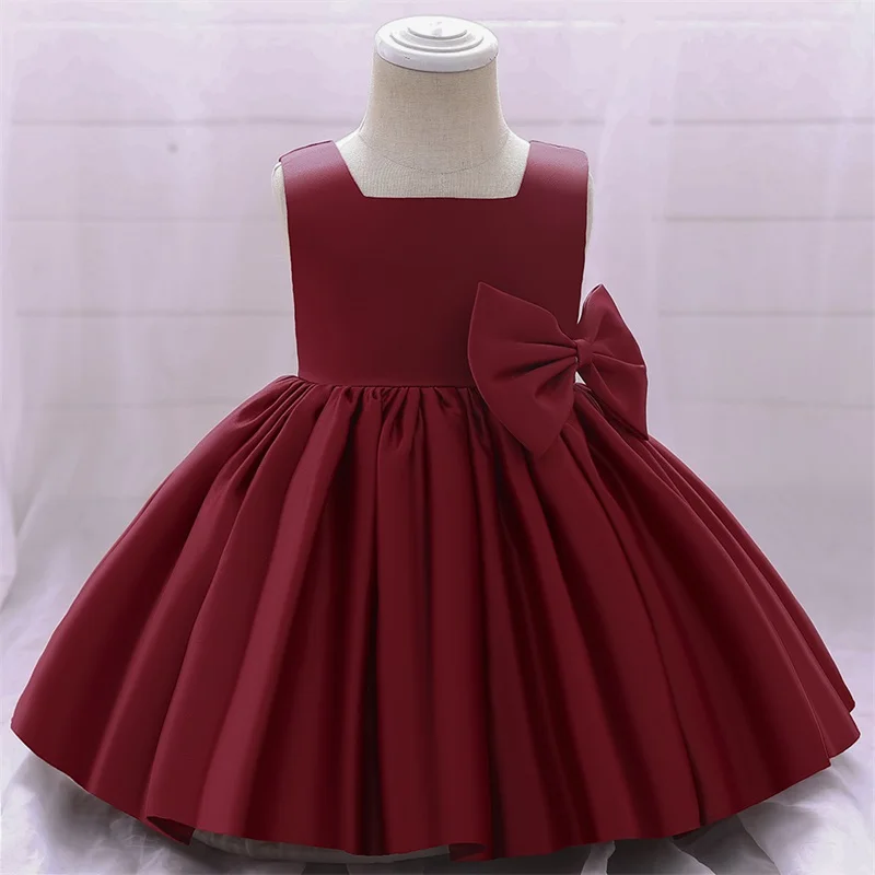 Lookinho Glamour Puro 🌟 Vestido Com Laço Magnífico 🎀 nas Costas e Caimento Impecável - Para os Momentos Mais Especiais e Memoráveis da Sua Filha! 👑🕊️