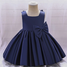 Lookinho Glamour Puro 🌟 Vestido Com Laço Magnífico 🎀 nas Costas e Caimento Impecável - Para os Momentos Mais Especiais e Memoráveis da Sua Filha! 👑🕊️