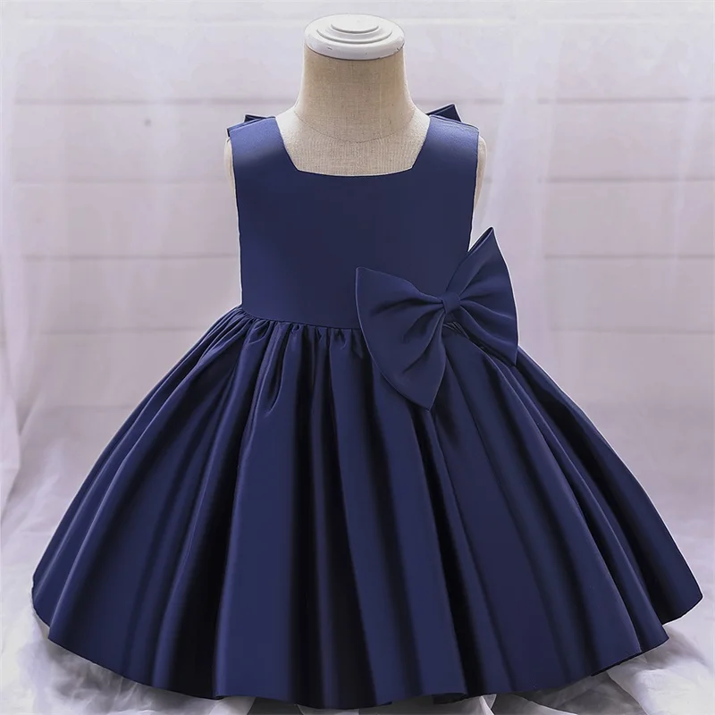 Lookinho Glamour Puro 🌟 Vestido Com Laço Magnífico 🎀 nas Costas e Caimento Impecável - Para os Momentos Mais Especiais e Memoráveis da Sua Filha! 👑🕊️