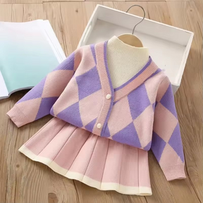 Conjunto Isabella Mini Trendsetter 👗🌟 - Estilo Colegial 🏫🖋️ em Cardigan Diamante 💎